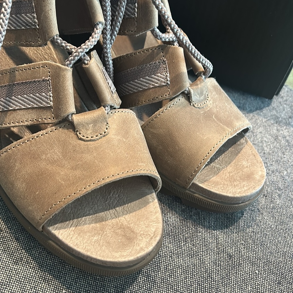 Sorel Women’s Joanie II Lace Wedge Sandals Taupe Brown Size 9.5 - Picture 3 of 7